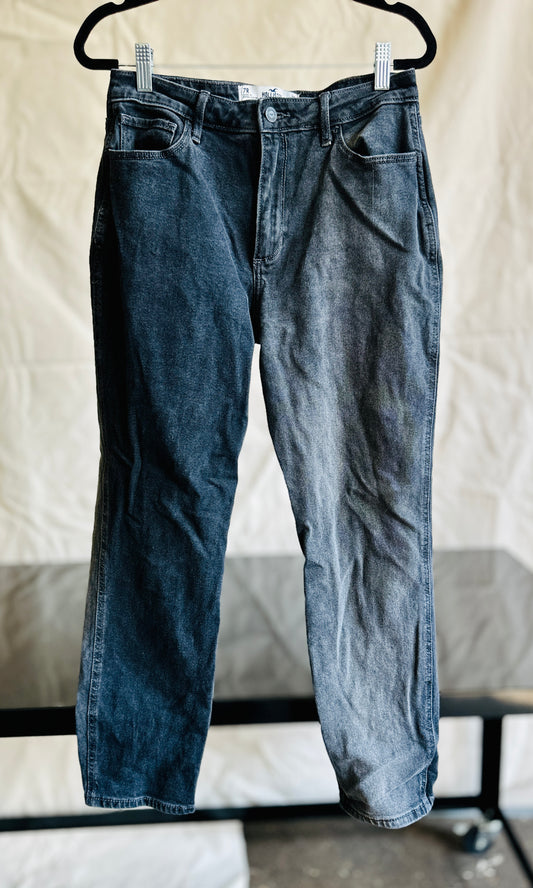 Hollister Curvy High-Rise Mom Jean 28