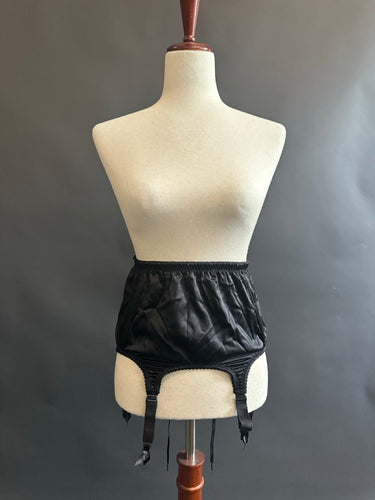 NWoT Clare Bare Silk Garter Corset M